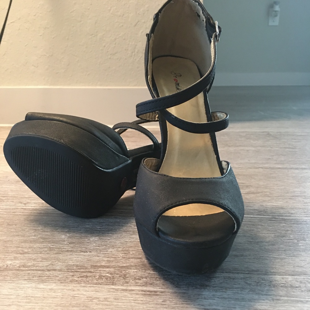 Heels - Picture 2 of 4